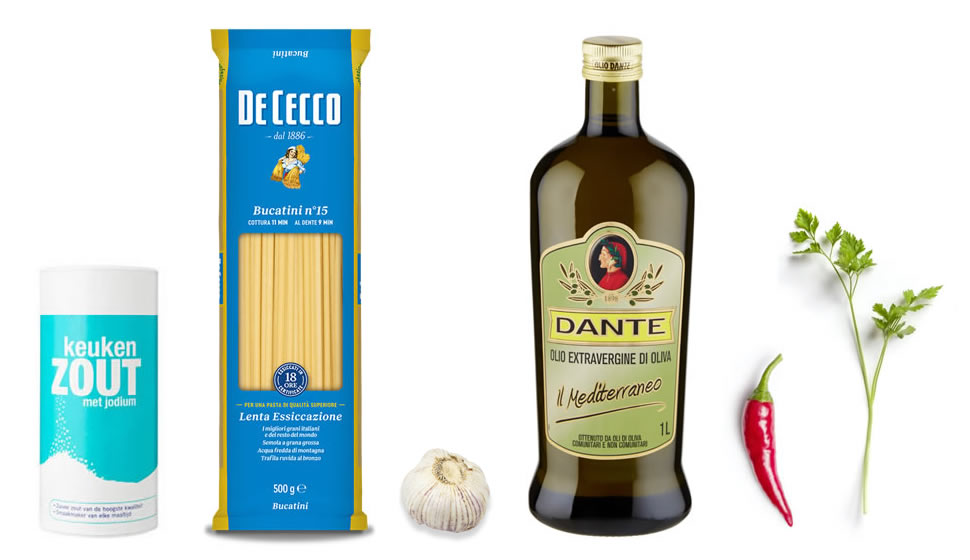 Ingredients to make aglio-olio