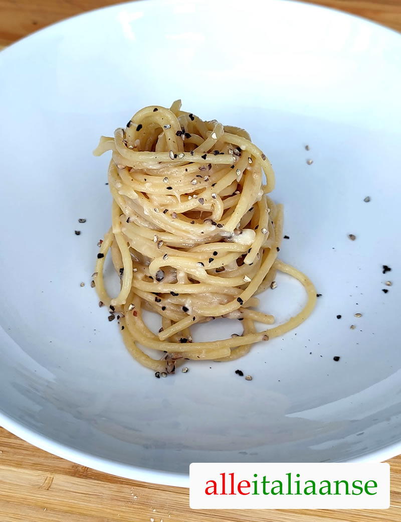 De spaghetti Cacio e pepe die we hebben gemaakt volgens de Italiaanse recept
