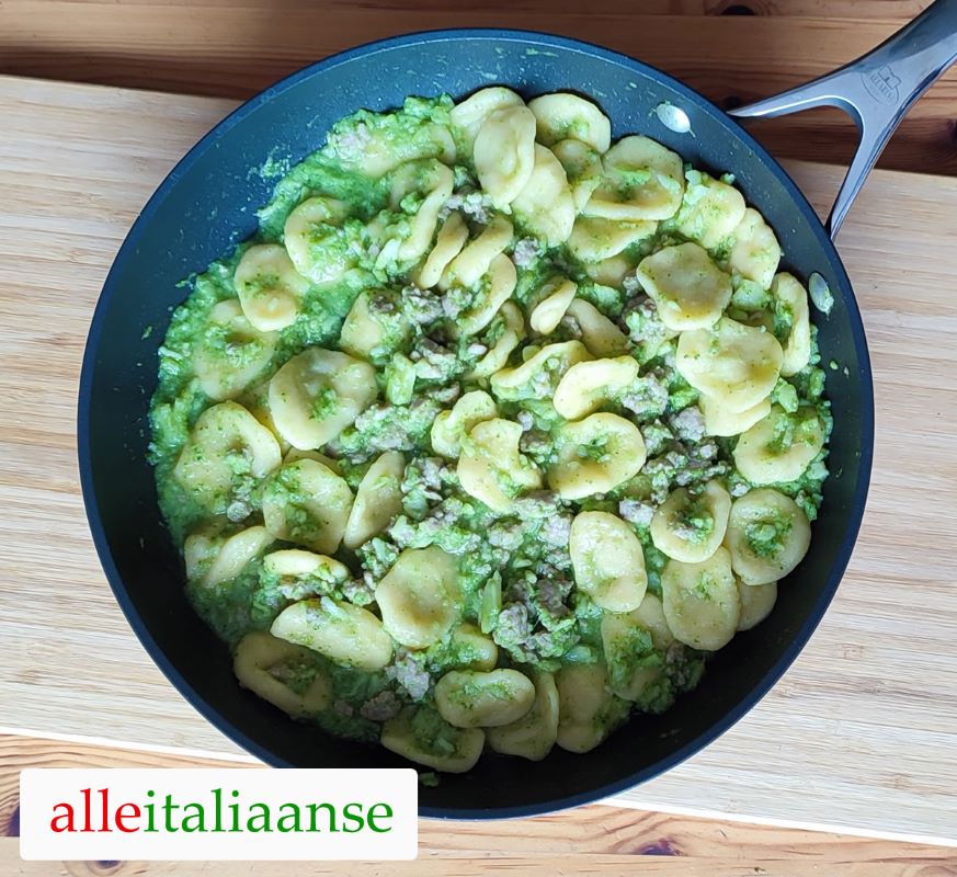 Orecchiette met broccoli en worst - Traditioneel Italiaans recept