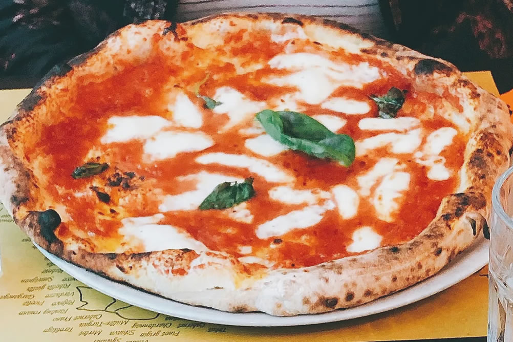 Zelf pizza maken - voorbeeld van een Italiaanse pizza