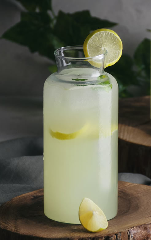Limoncello Spritz in bevroren glazen