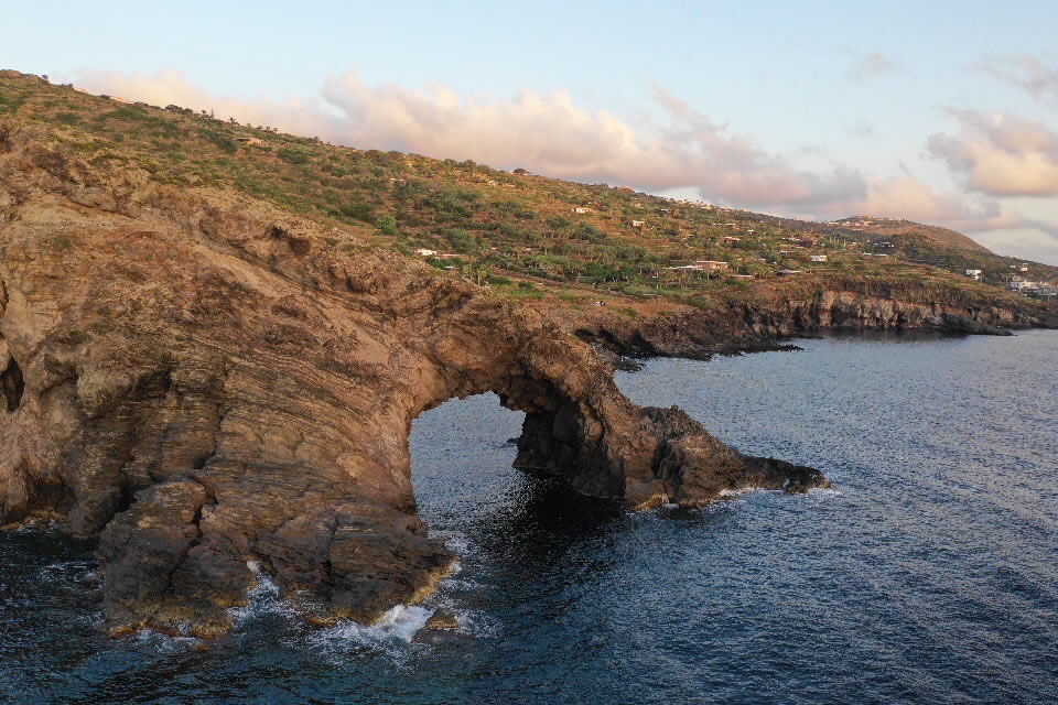 Boog van de Olifant op Pantelleria eiland