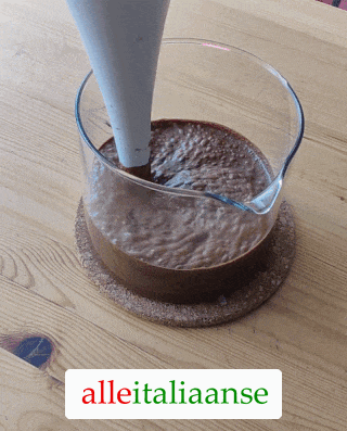 Chocolade-ijs mengen mixen - Alle Italiaanse