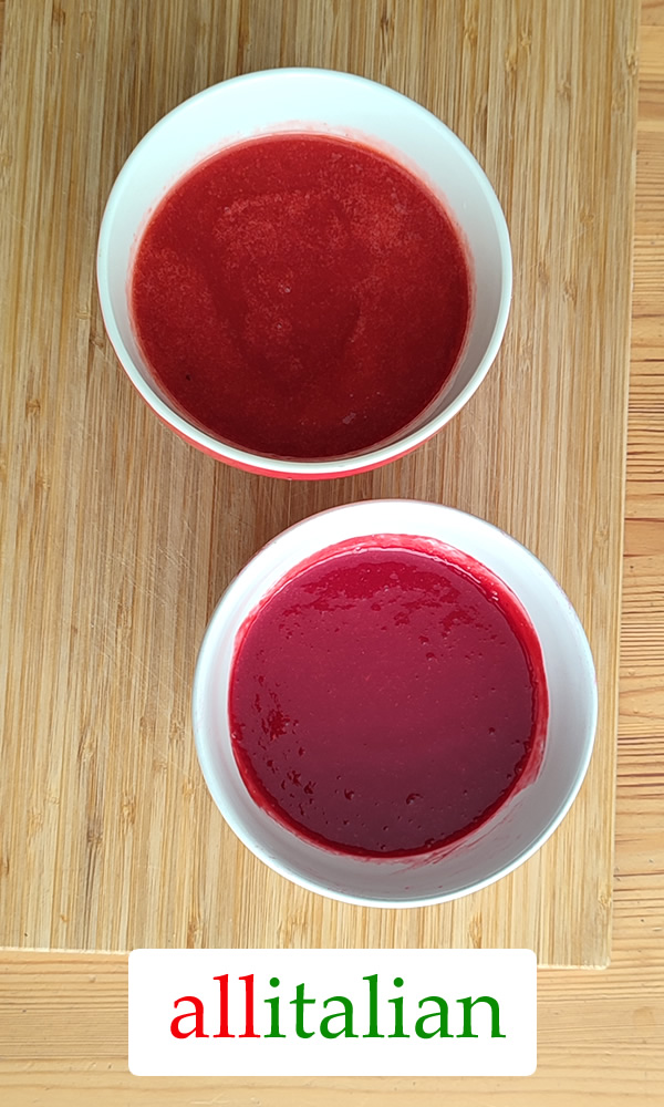 Strawberry coulis to decorate a home made ice cream cake