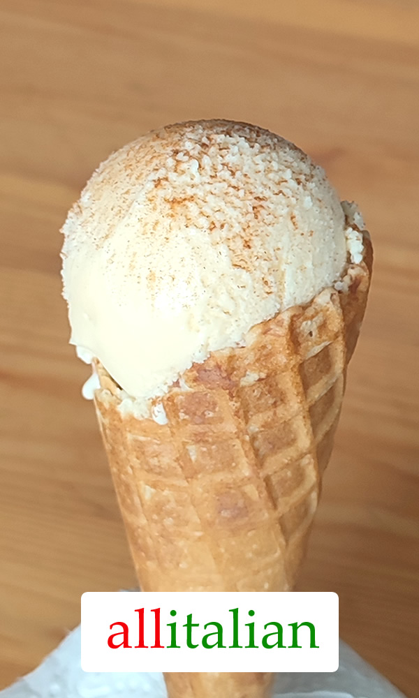 Cinnamon gelato - Italian ice cream with eggs