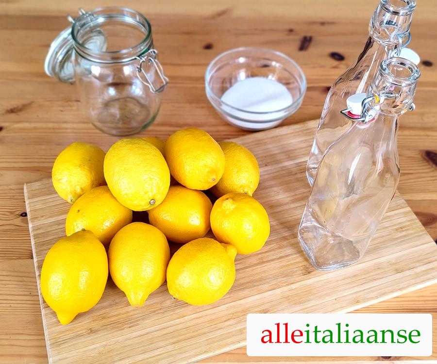 Ingrediënten en hulpmiddelen voor het maken van limoncello