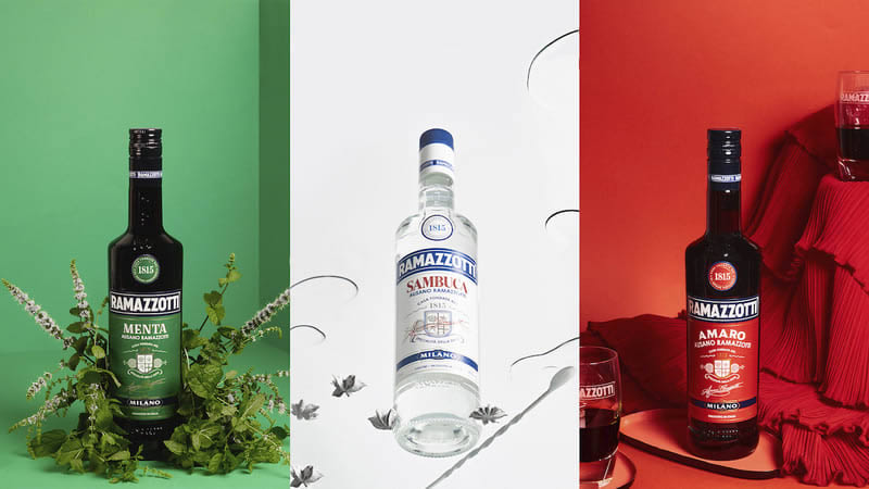 Ramazzotti amaro, menta en sambuca reclame met een italiaanse vlag
