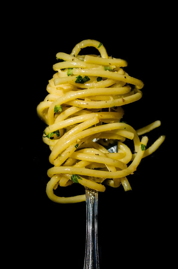 Spaghetti Aglio, Olio e Peperoncino 🍝 Italiaans recept