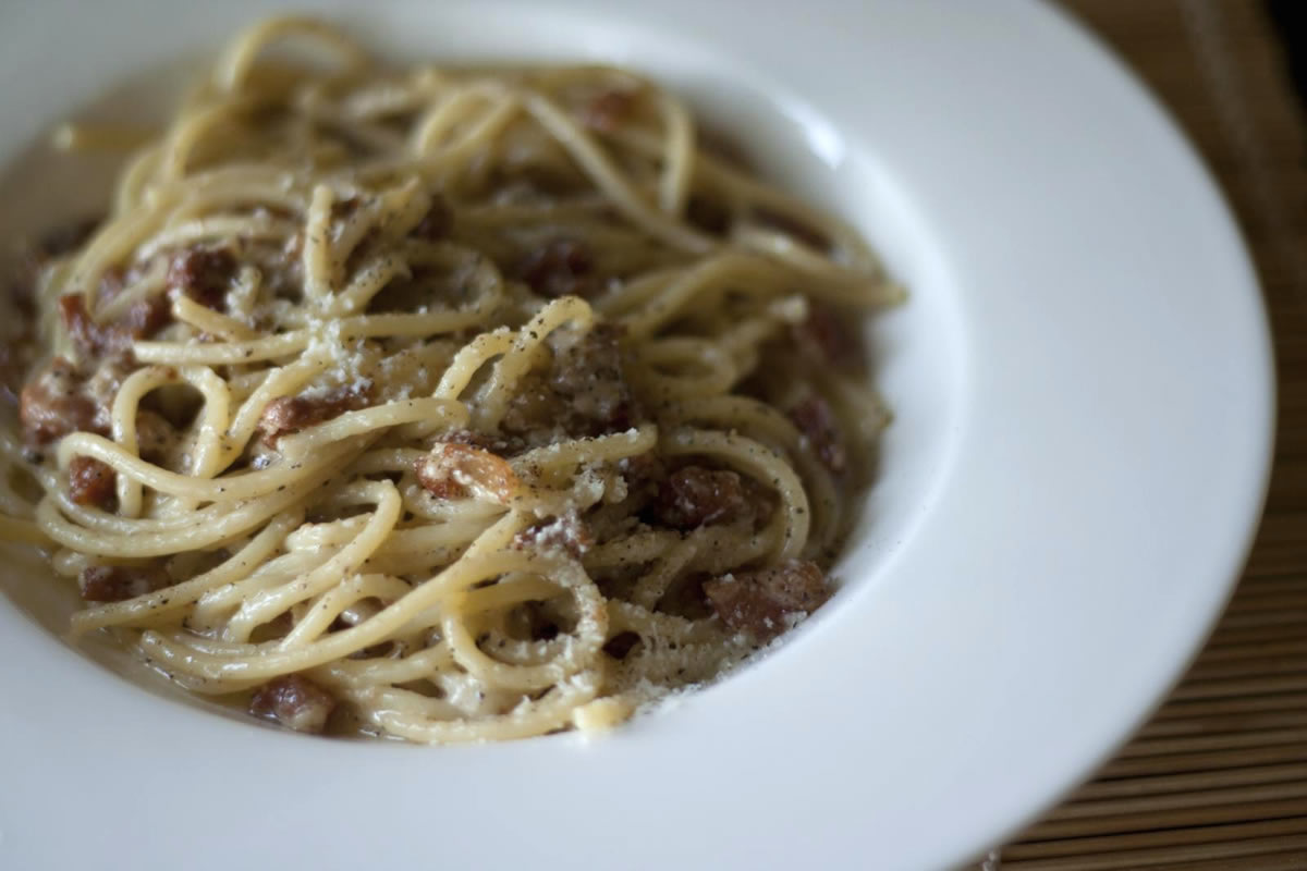 Een bord Pasta alla Gricia. Zoals de Amatriciana maar dan zonder tomaat