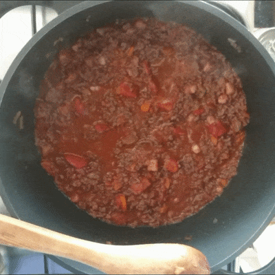 Voeg de tomaat toe en laat 2 uur koken