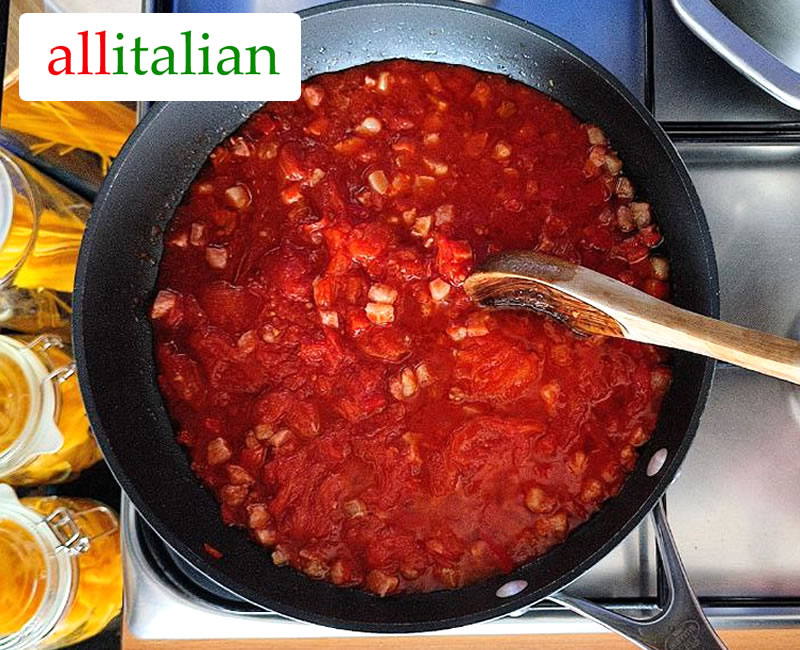 Check the cooking status of the bucatini