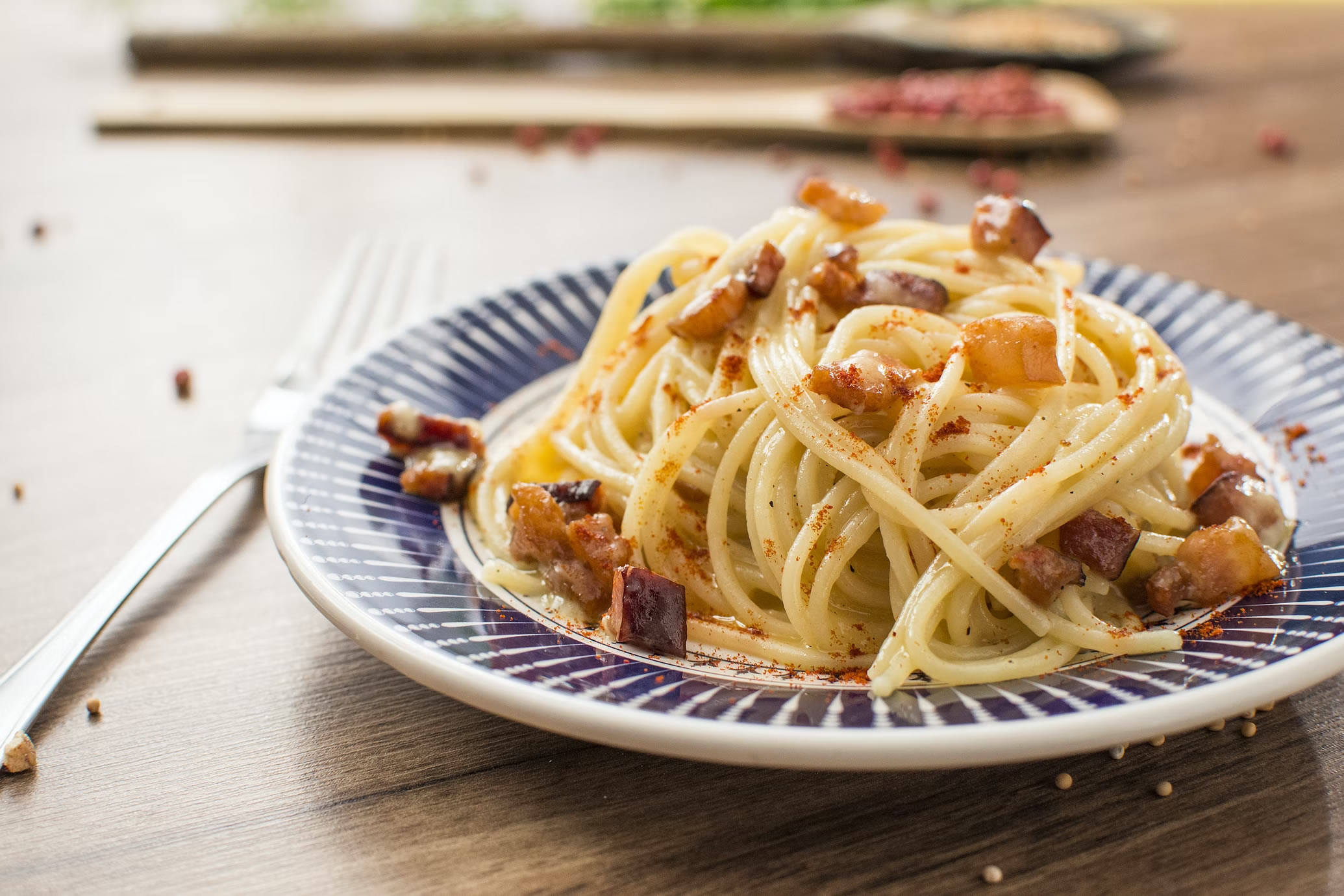 Spaghetti alla Carbonara with red paprika instead of black pepper