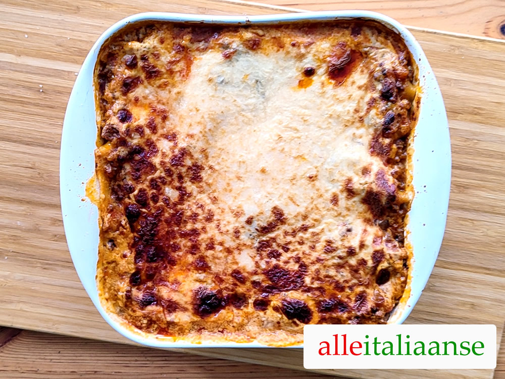 Verse zelfgemaakte lasagne Bolognese