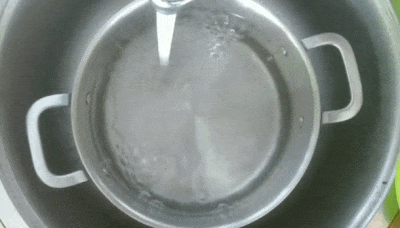 Verwarm een grote pan water