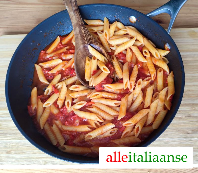 Penne met tomatensaus - Italiaans recept