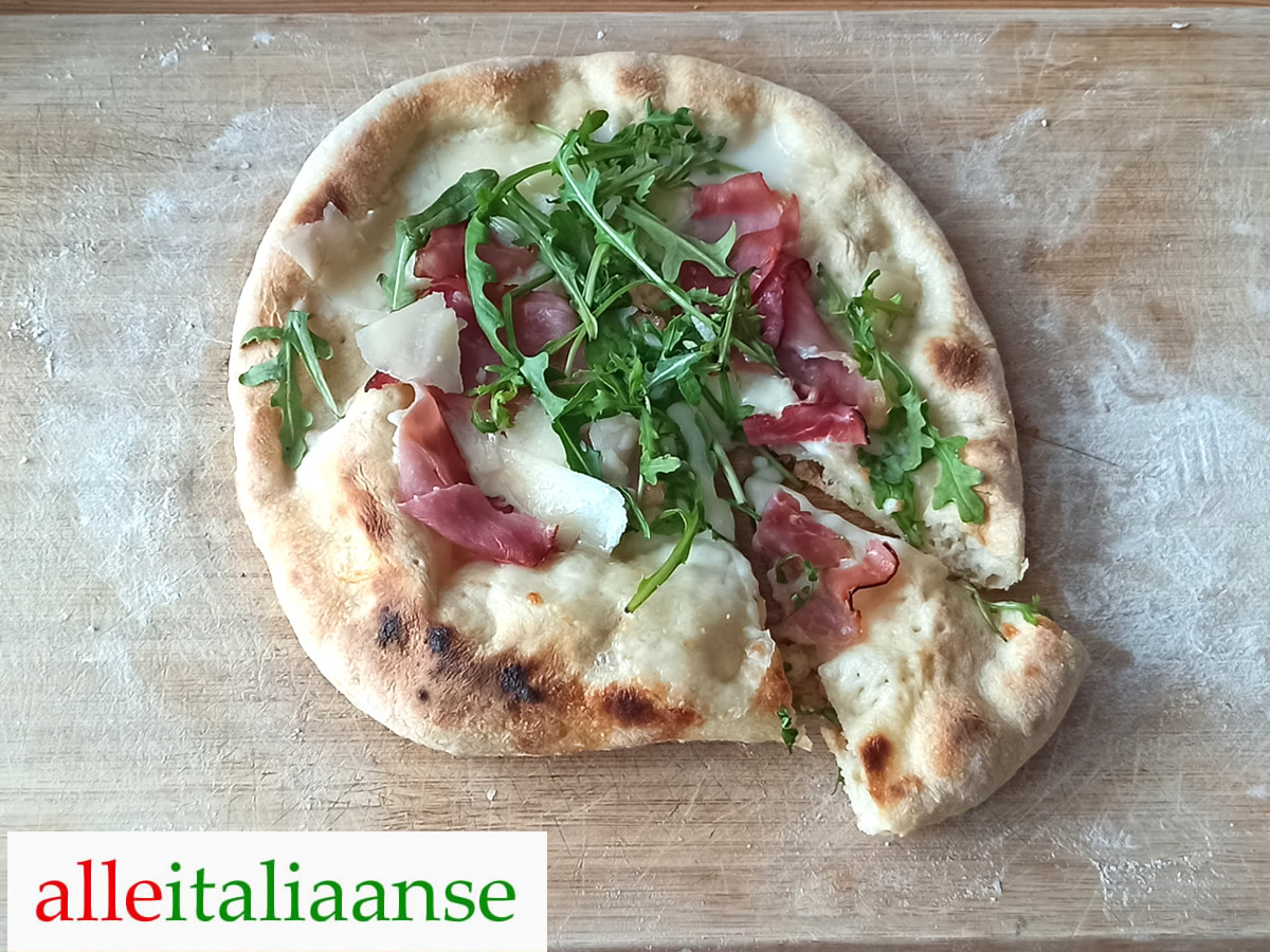 Pizza Bianca maken 🍕 Simpel Italiaans recept zonder pizzasaus