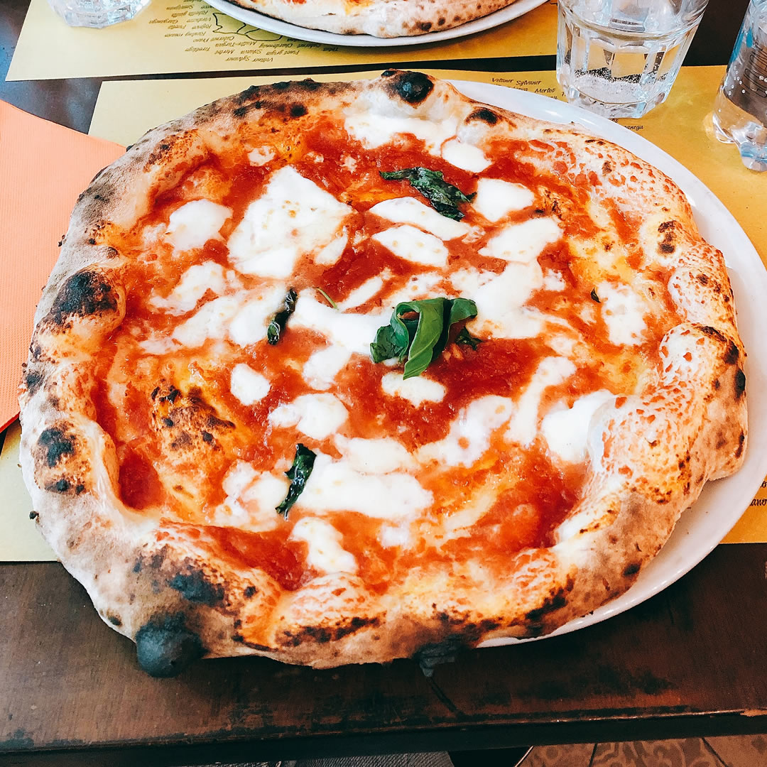 breng de actie agenda ginder Zelf Italiaanse pizza maken: het originele pizzadeeg recept 🍕