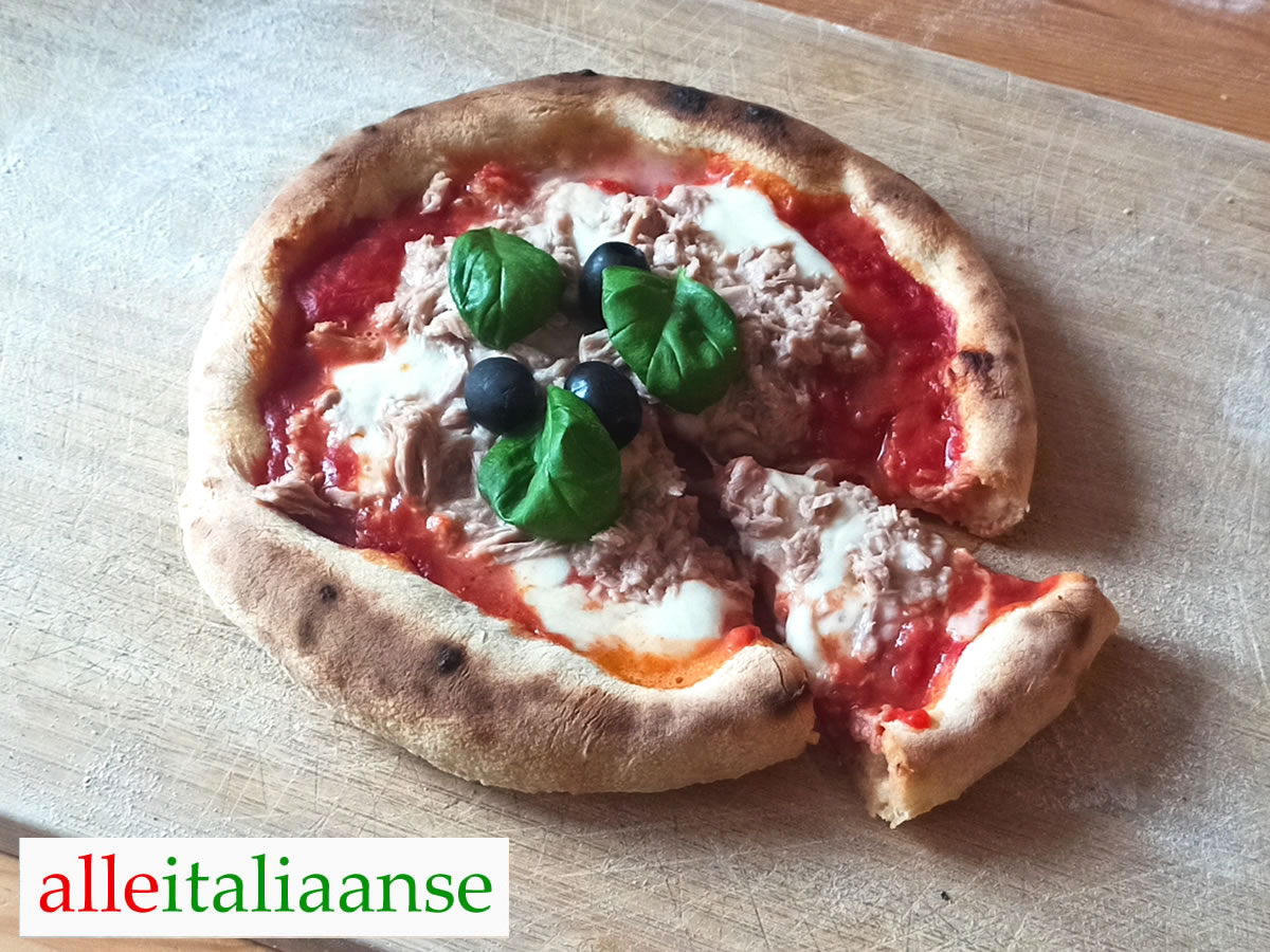 Pizza met tonijn 🍕 Simpel Italiaans recept
